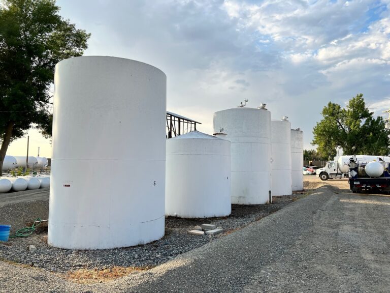 Multiple oil storage tanks before recoating